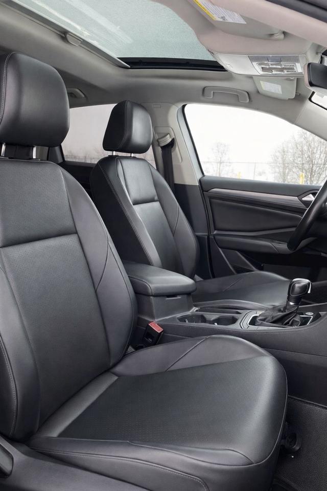 2019 Volkswagen Jetta HIGHLINE | LEATHER | PANOROOF Photo