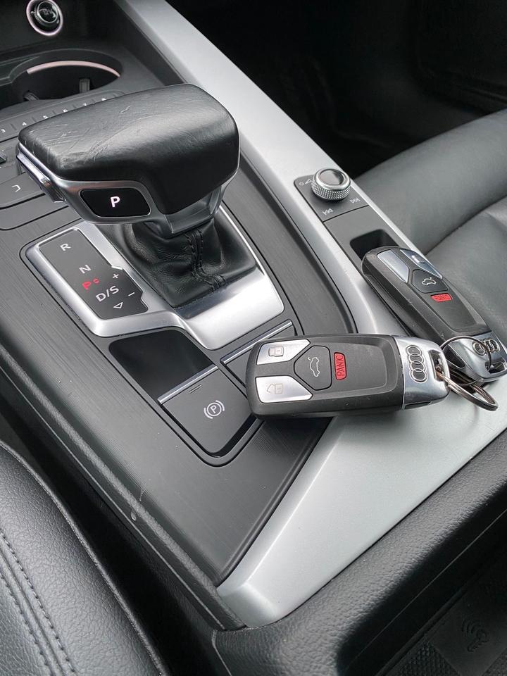 2017 Audi A4 Premium Quattro NO ACCIDENT Photo