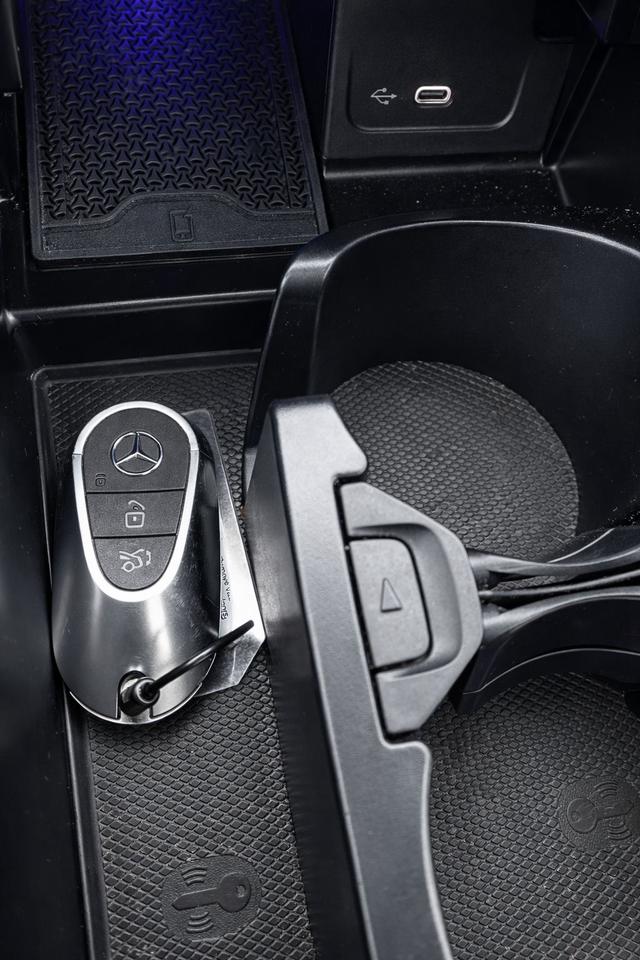 2024 Mercedes-Benz C-Class C300 4MATIC 360 CAMERAS Photo