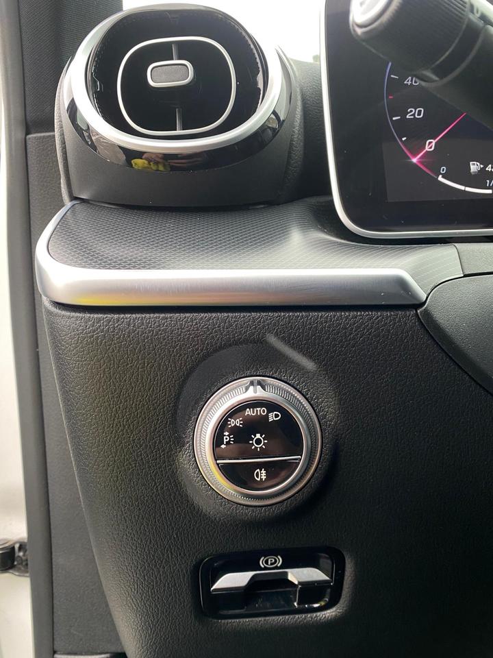 2024 Mercedes-Benz C-Class C300 4MATIC 360 CAMERAS Photo