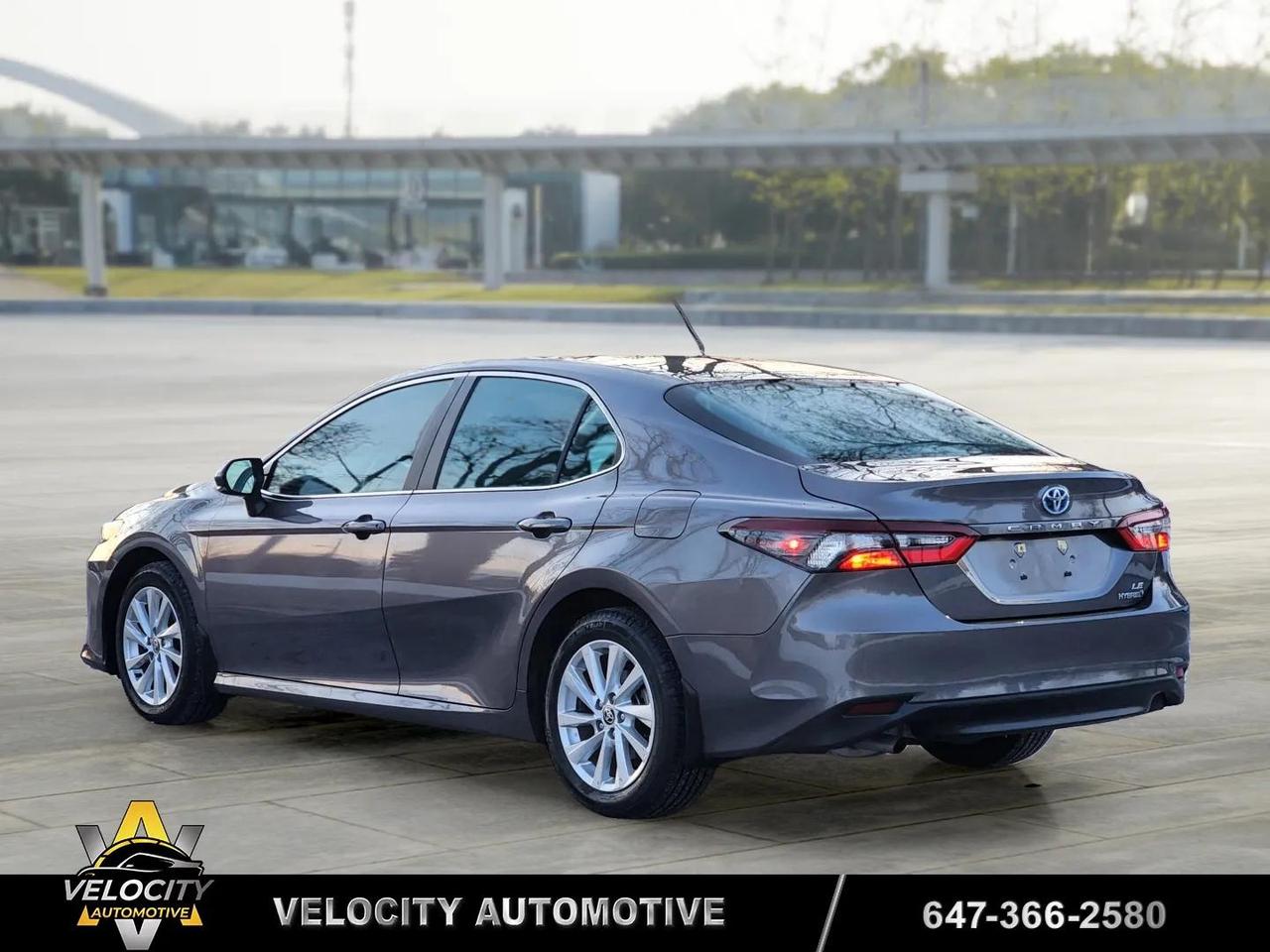 2023 Toyota Camry Hybrid LE | No Accidents! Photo