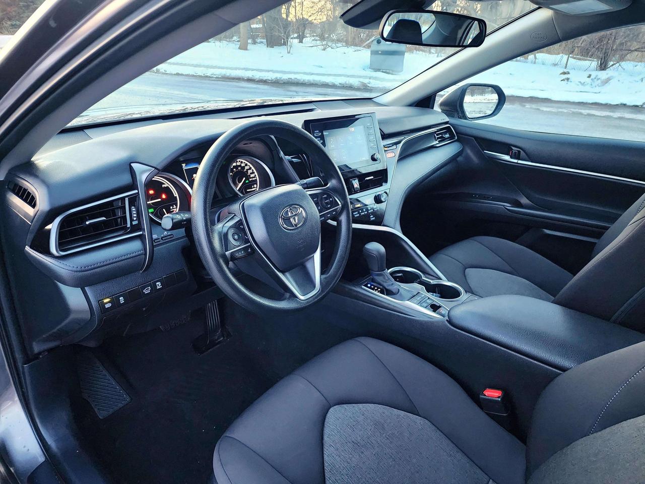 2023 Toyota Camry Hybrid LE | No Accidents! Photo4