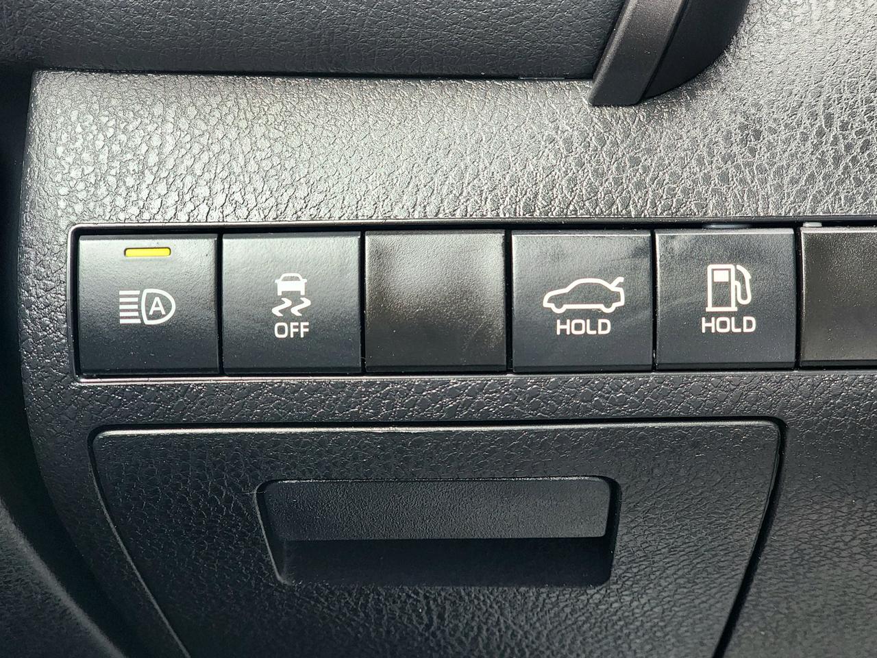 2023 Toyota Camry Hybrid LE | No Accidents! Photo