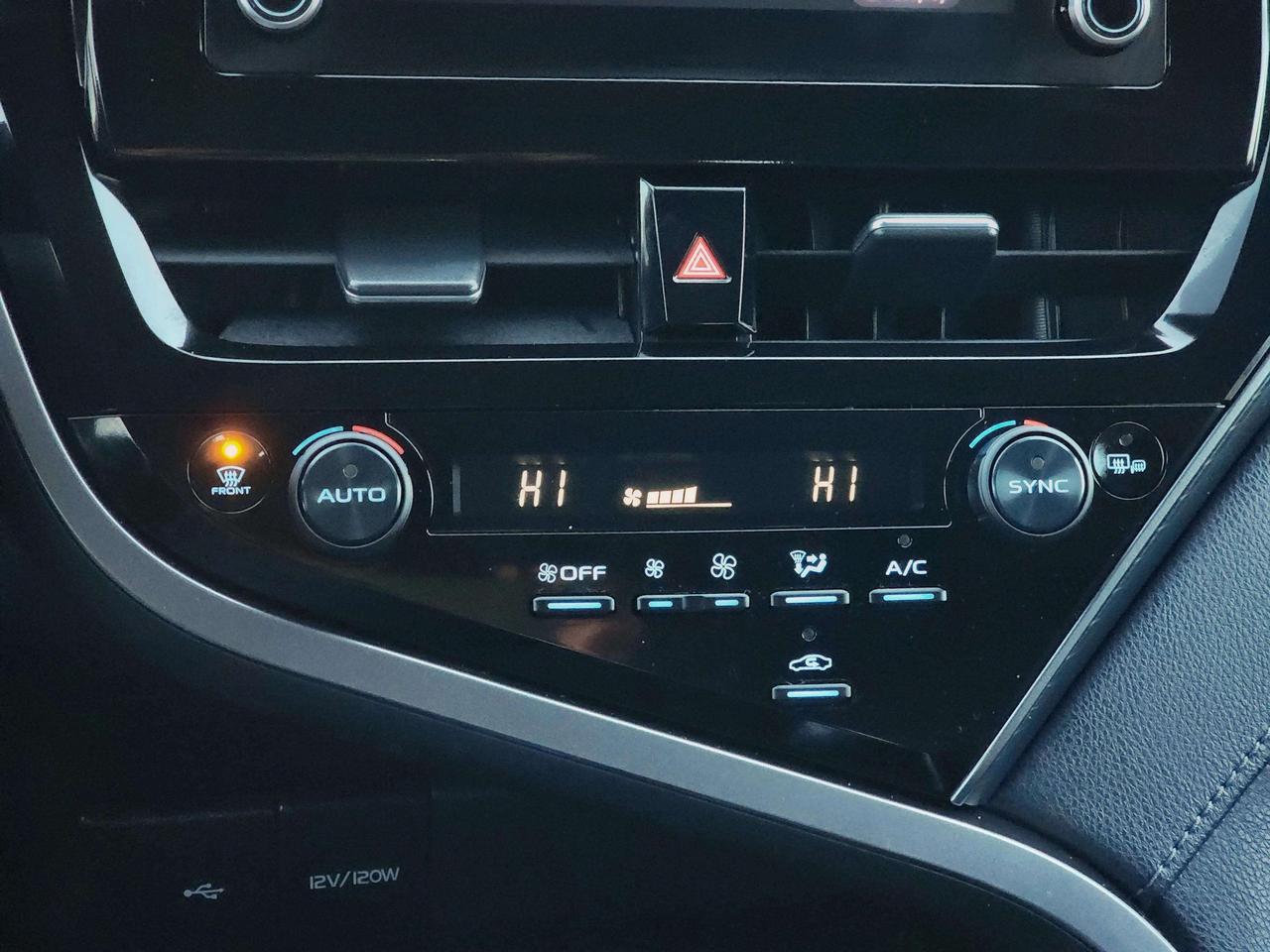 2023 Toyota Camry Hybrid LE | No Accidents! Photo