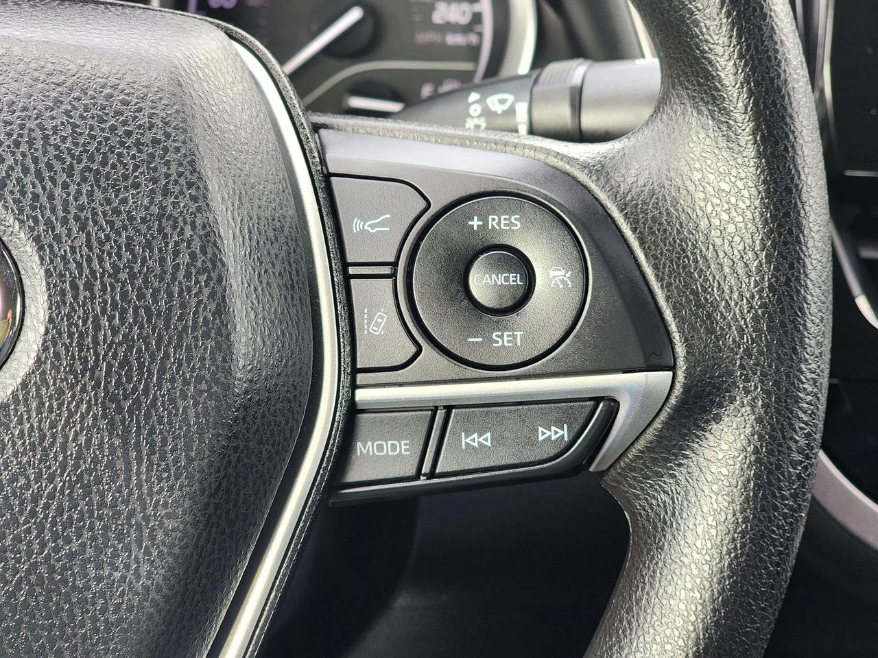 2023 Toyota Camry Hybrid LE | No Accidents! Photo