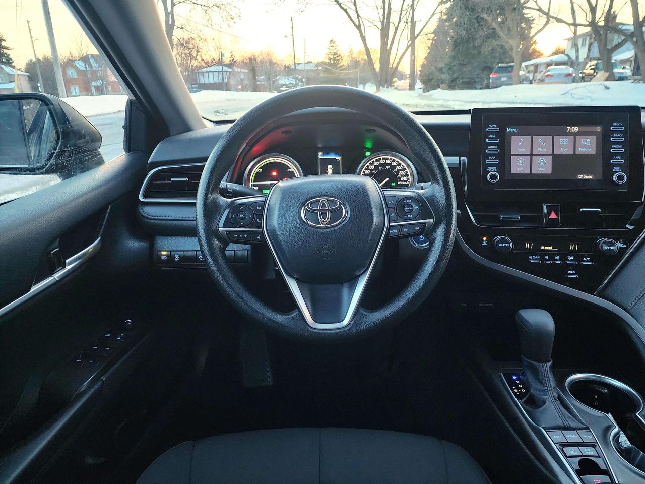 2023 Toyota Camry Hybrid LE | No Accidents! Photo