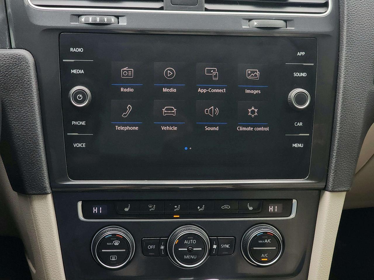 2019 Volkswagen Golf Highline | No Accidents! Photo