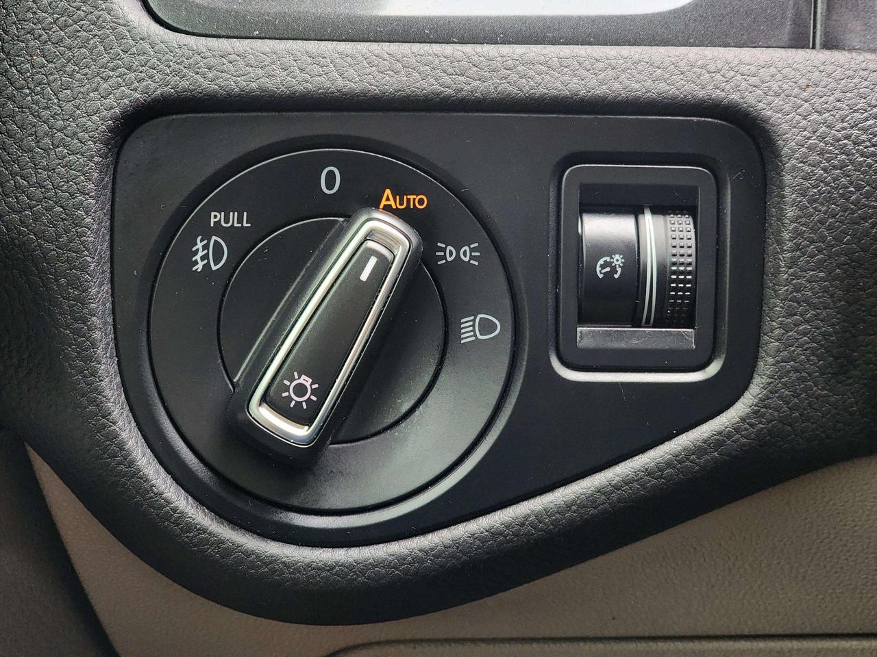 2019 Volkswagen Golf Highline | No Accidents! Photo