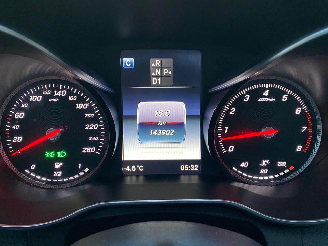 2016 Mercedes-Benz C-Class C300 Photo