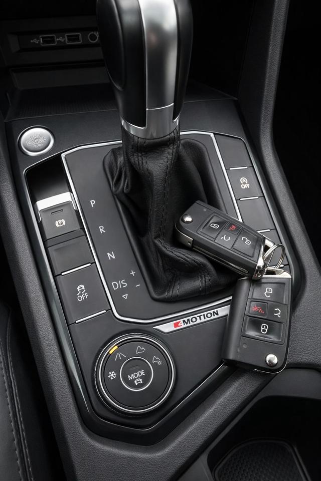 2018 Volkswagen Tiguan SE | LEATHER | PANOROOF | AWD Photo