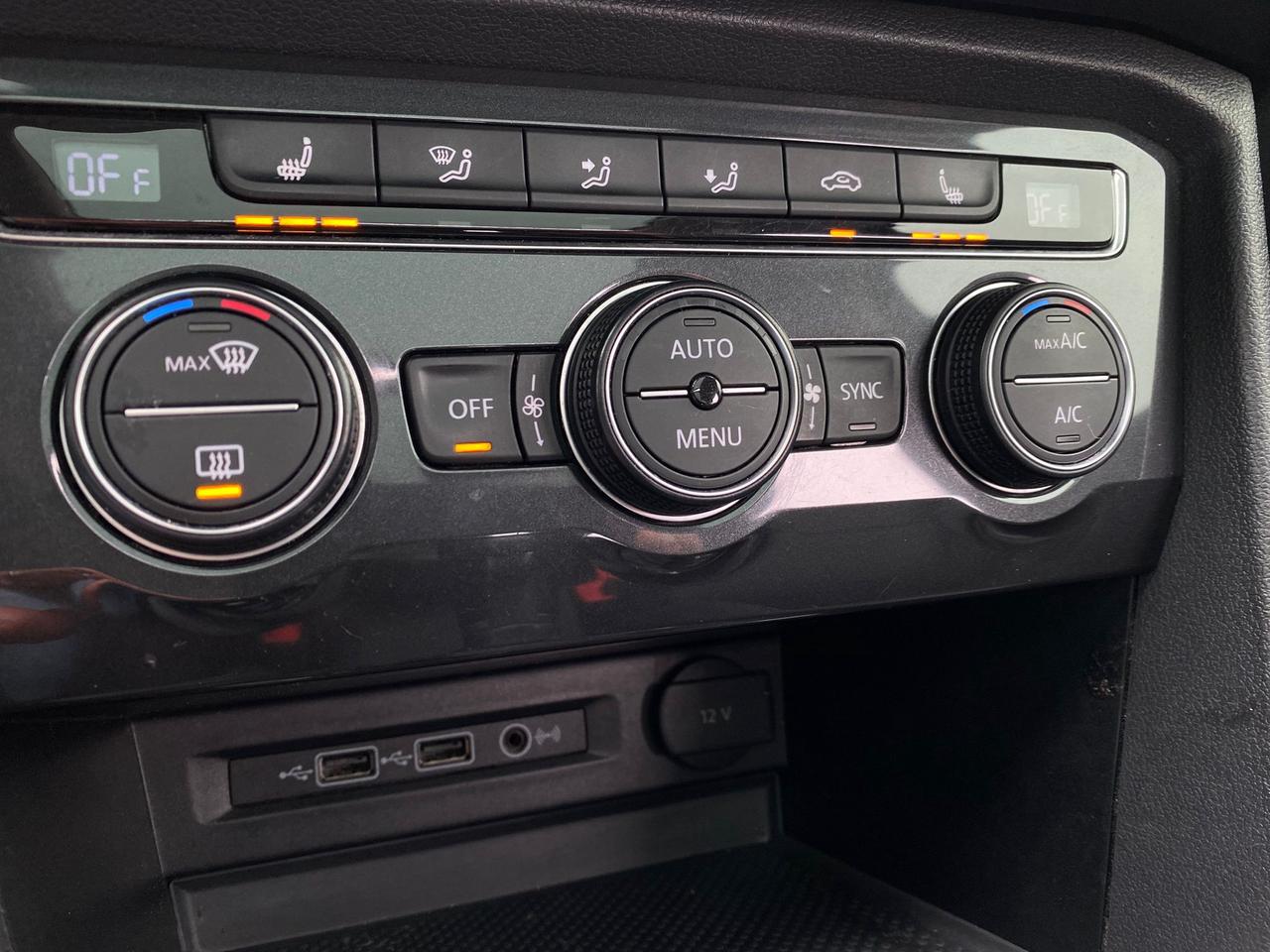 2018 Volkswagen Tiguan SE | LEATHER | PANOROOF | AWD Photo