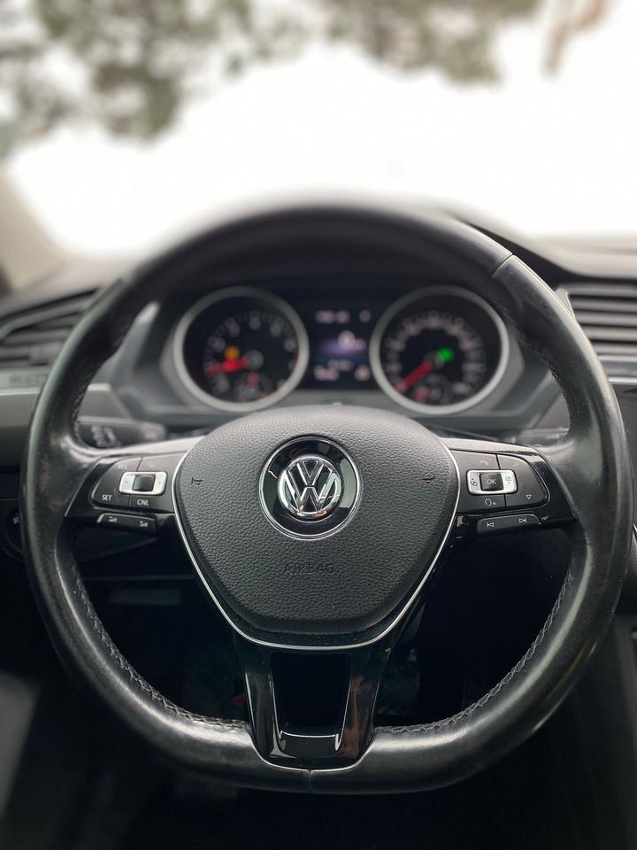 2018 Volkswagen Tiguan SE | LEATHER | PANOROOF | AWD Photo