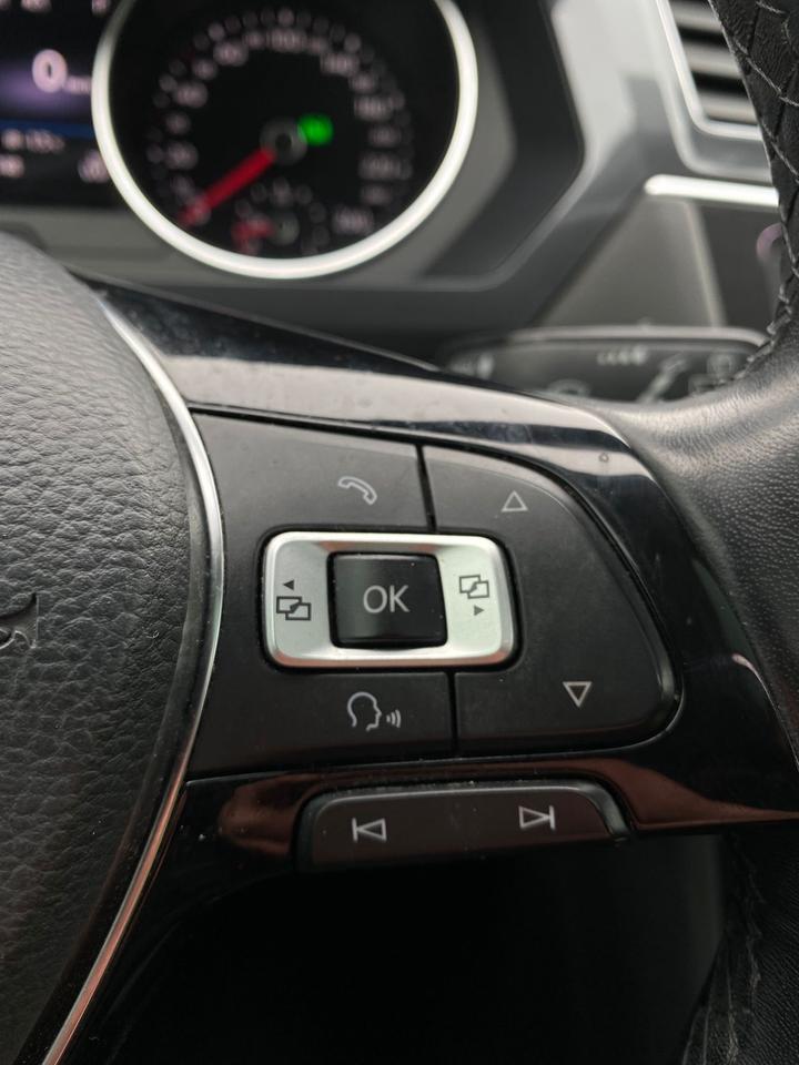 2018 Volkswagen Tiguan SE | LEATHER | PANOROOF | AWD Photo