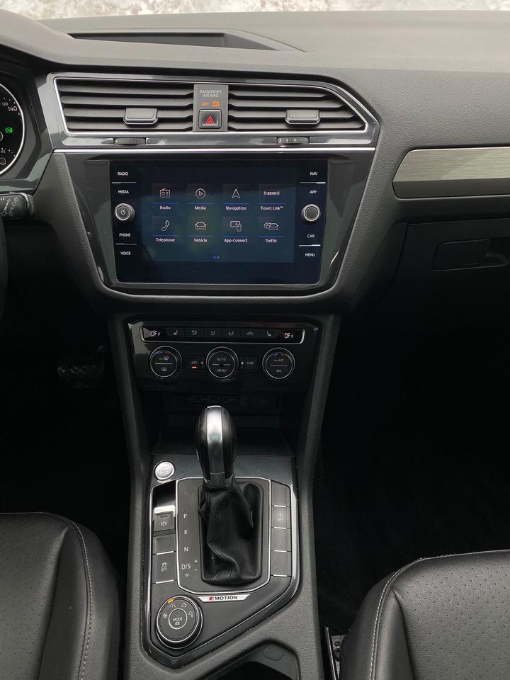 2018 Volkswagen Tiguan SE | LEATHER | PANOROOF | AWD Photo