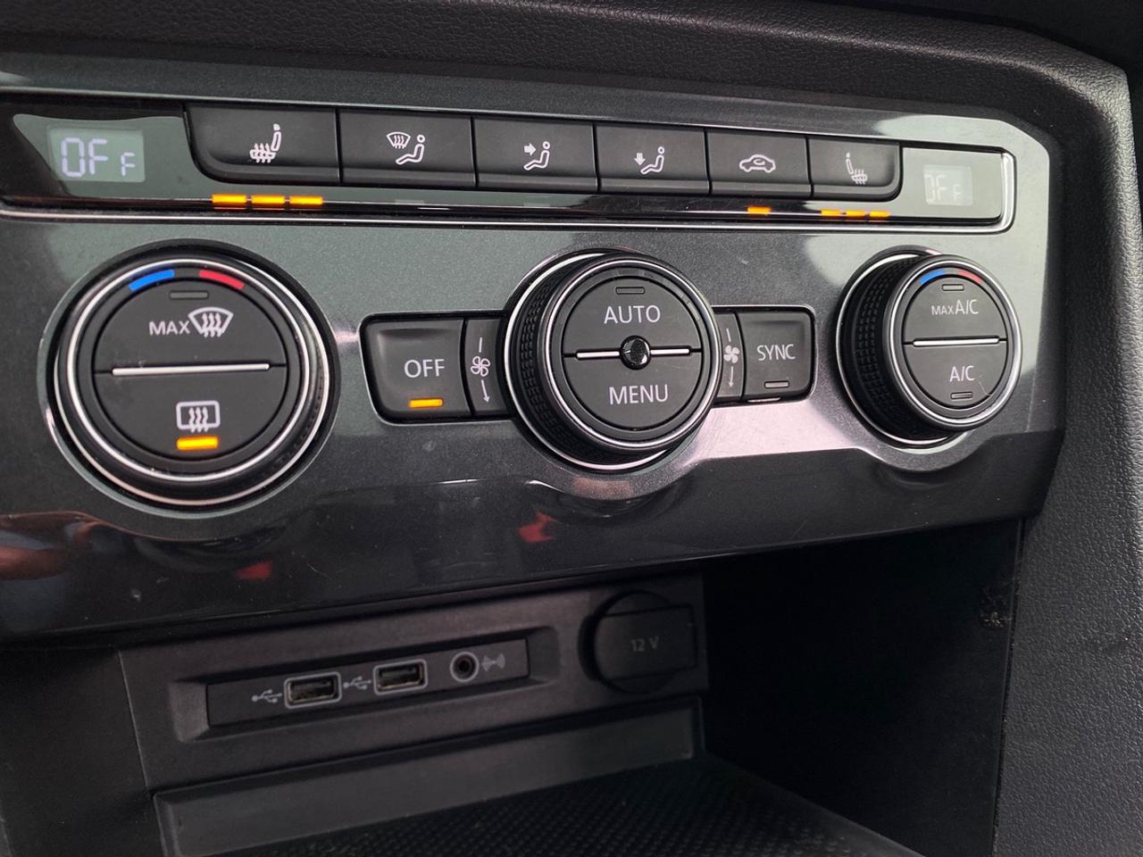 2018 Volkswagen Tiguan SE | LEATHER | PANOROOF | AWD Photo