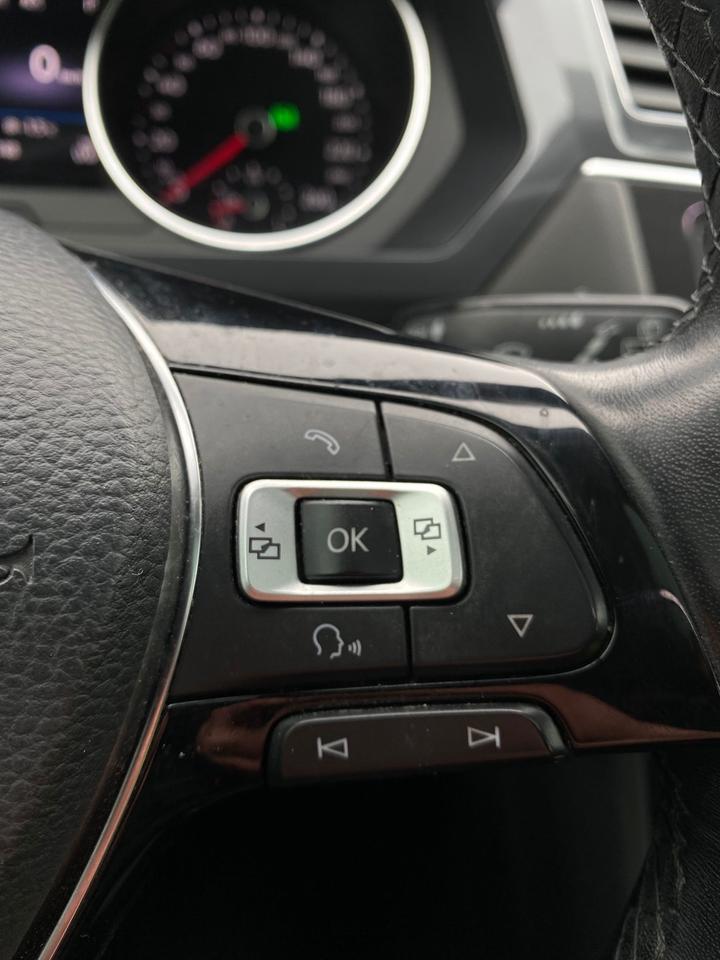 2018 Volkswagen Tiguan SE | LEATHER | PANOROOF | AWD Photo