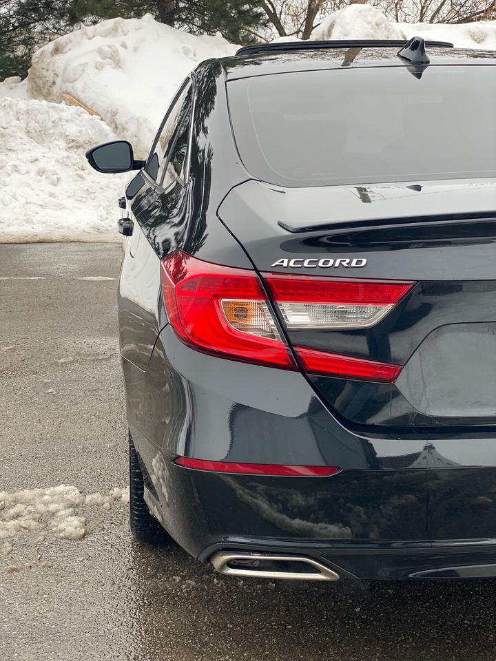 2018 Honda Accord Sport | LEATHER | SUNROOF | NO ACCIDENT Photo