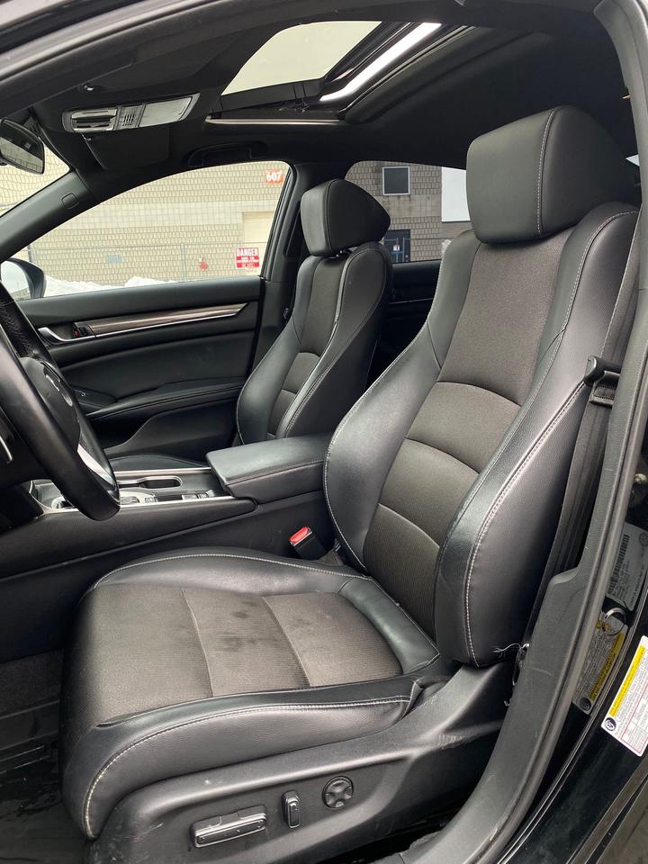 2018 Honda Accord Sport | LEATHER | SUNROOF | NO ACCIDENT Photo