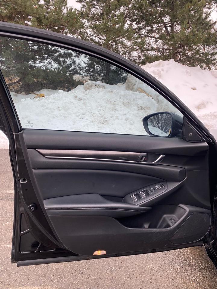 2018 Honda Accord Sport | LEATHER | SUNROOF | NO ACCIDENT Photo