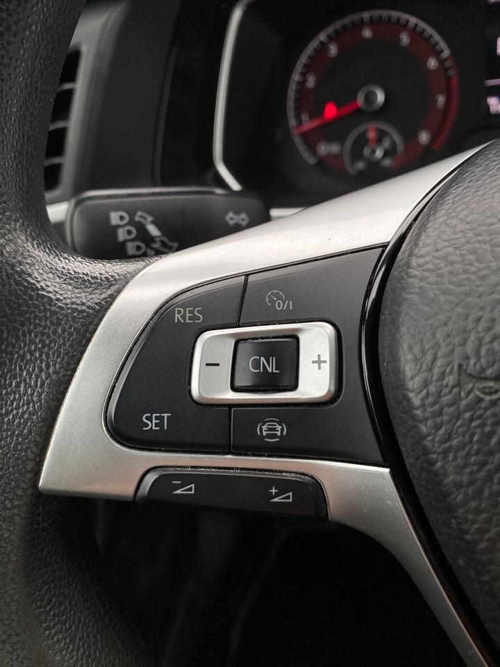 2019 Volkswagen Jetta SE Photo