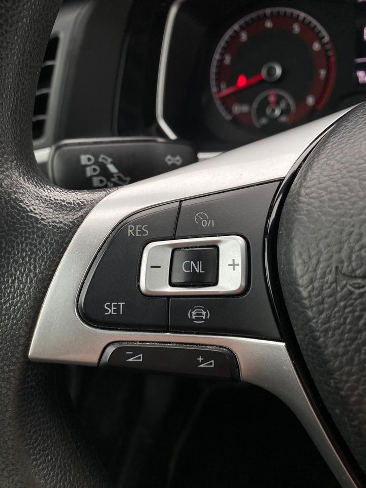 2019 Volkswagen Jetta SE Photo