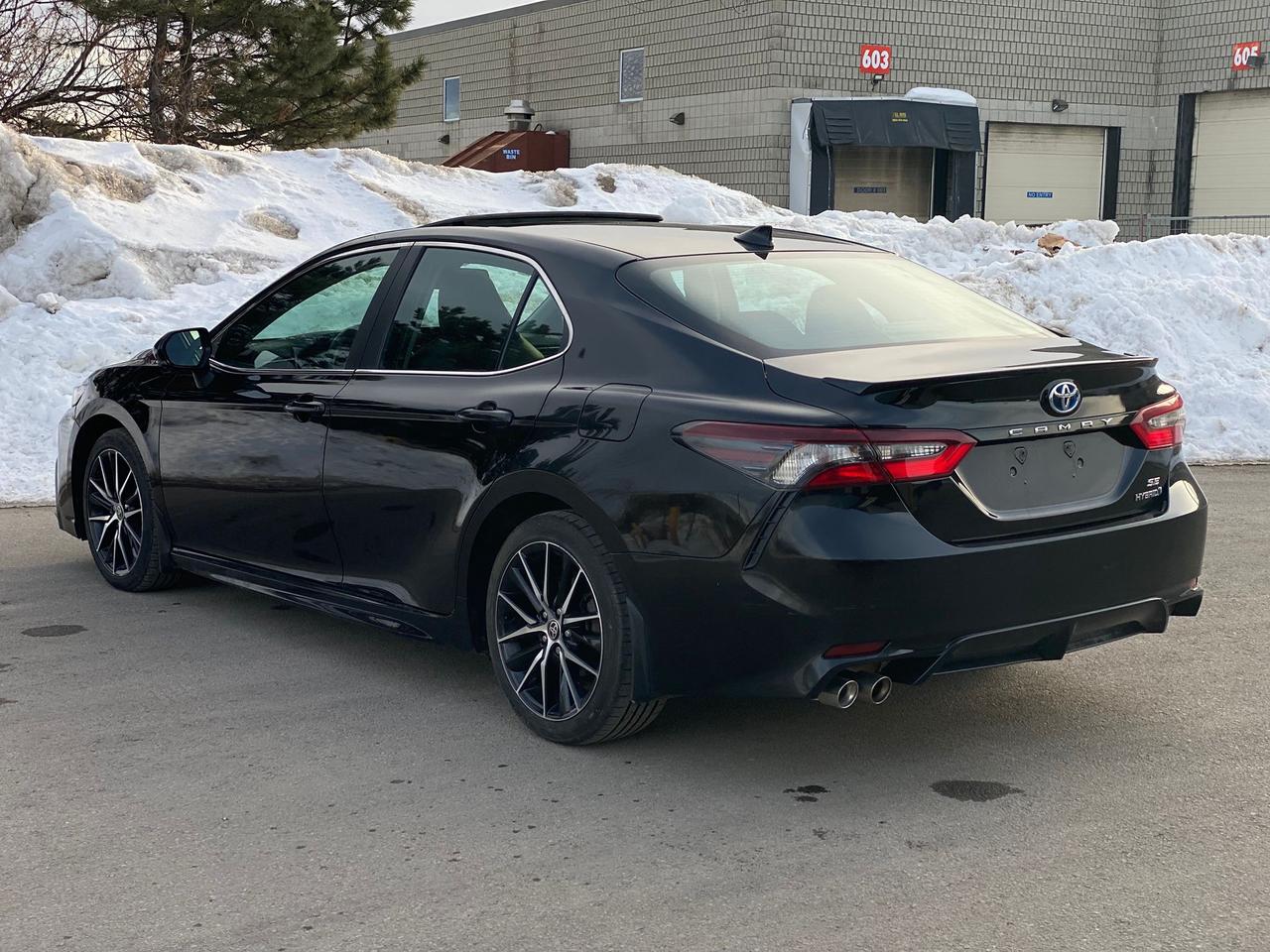 2024 Toyota Camry Hybrid SE UPGRADE | CLEAN CARFAX | LEATHER | SUNROOF Photo4