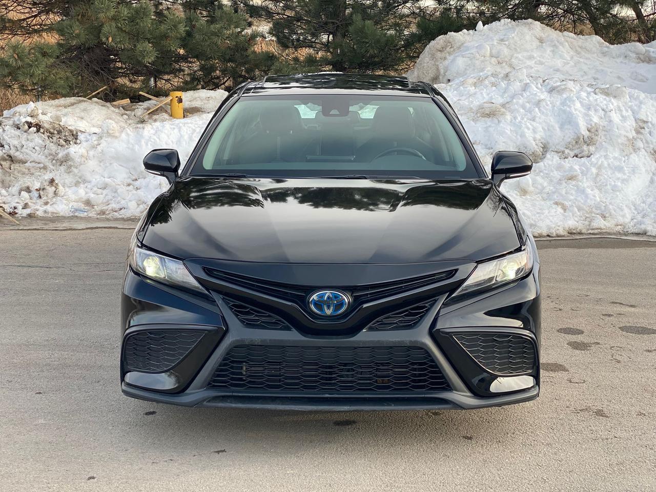 2024 Toyota Camry Hybrid SE UPGRADE | CLEAN CARFAX | LEATHER | SUNROOF Photo