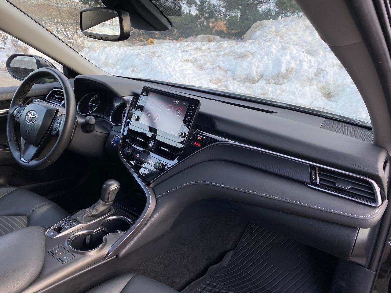 2024 Toyota Camry Hybrid SE UPGRADE | CLEAN CARFAX | LEATHER | SUNROOF Photo