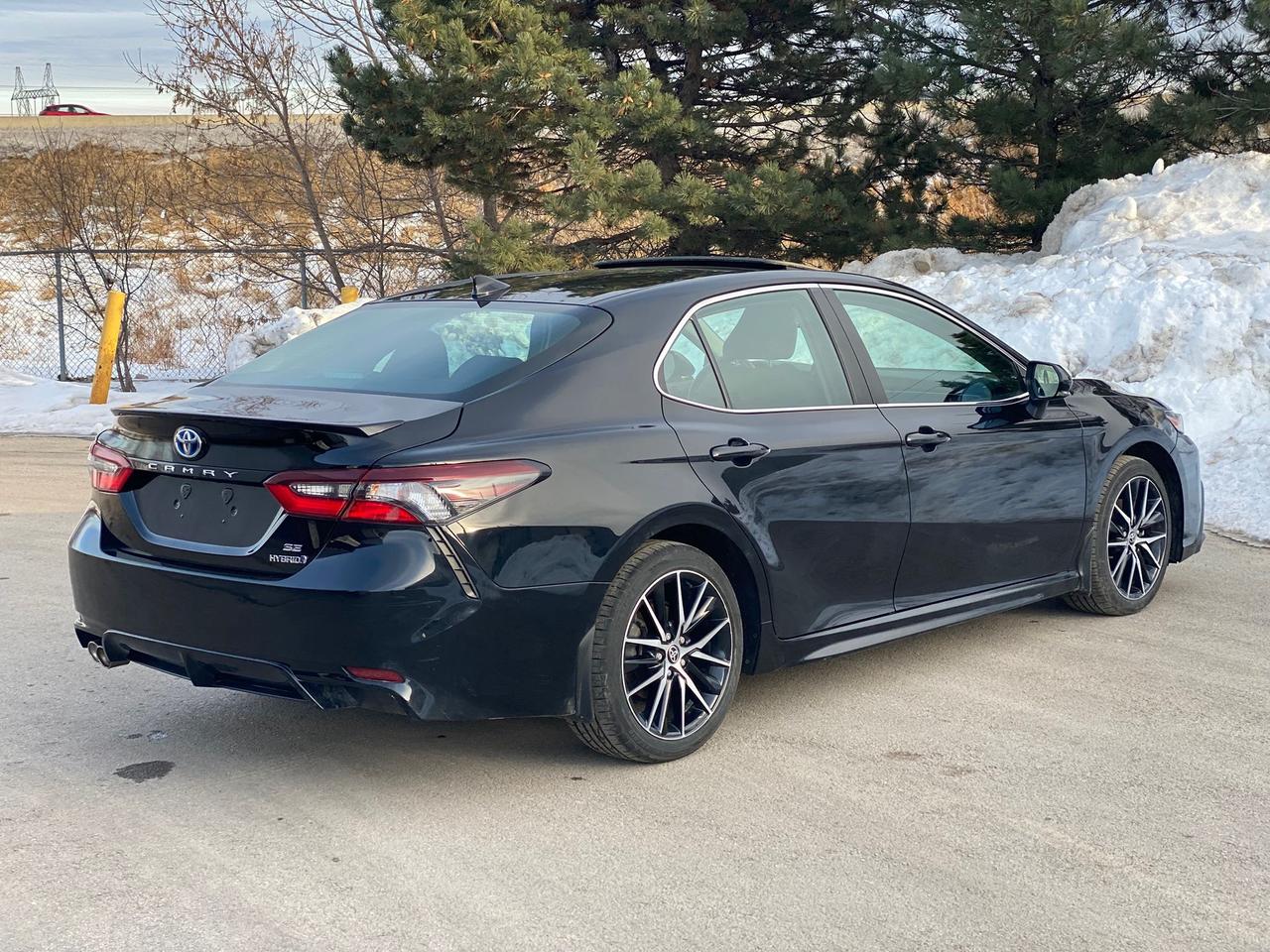 2024 Toyota Camry Hybrid SE UPGRADE | CLEAN CARFAX | LEATHER | SUNROOF Photo