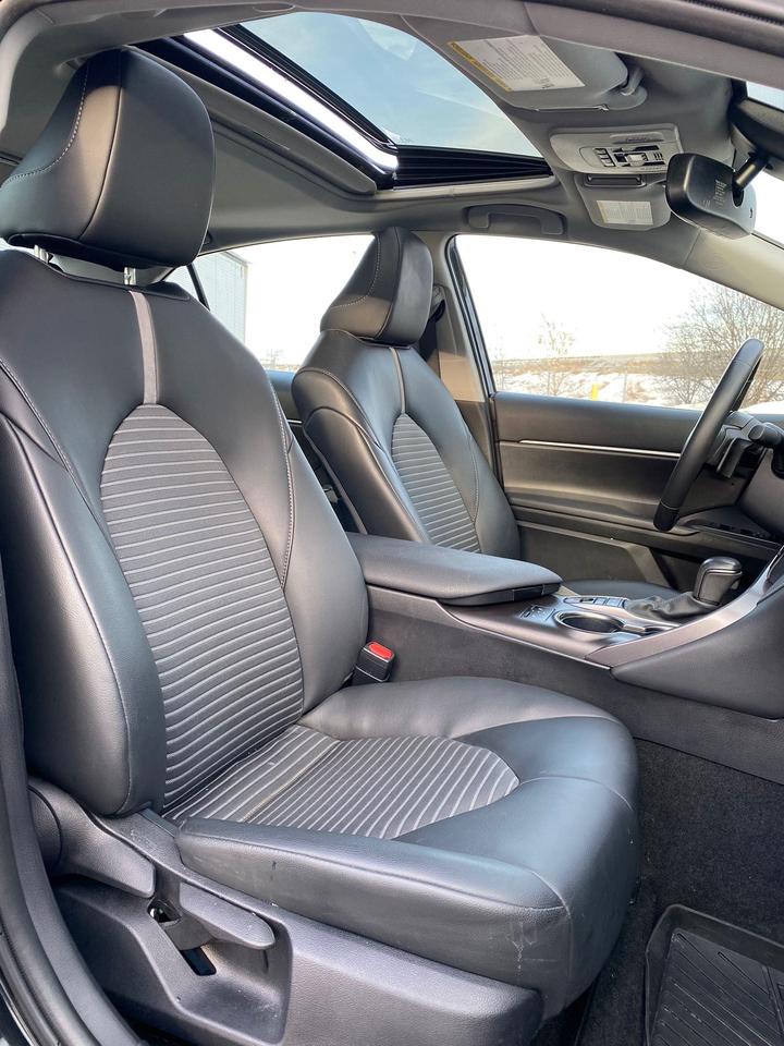 2024 Toyota Camry Hybrid SE UPGRADE | CLEAN CARFAX | LEATHER | SUNROOF Photo