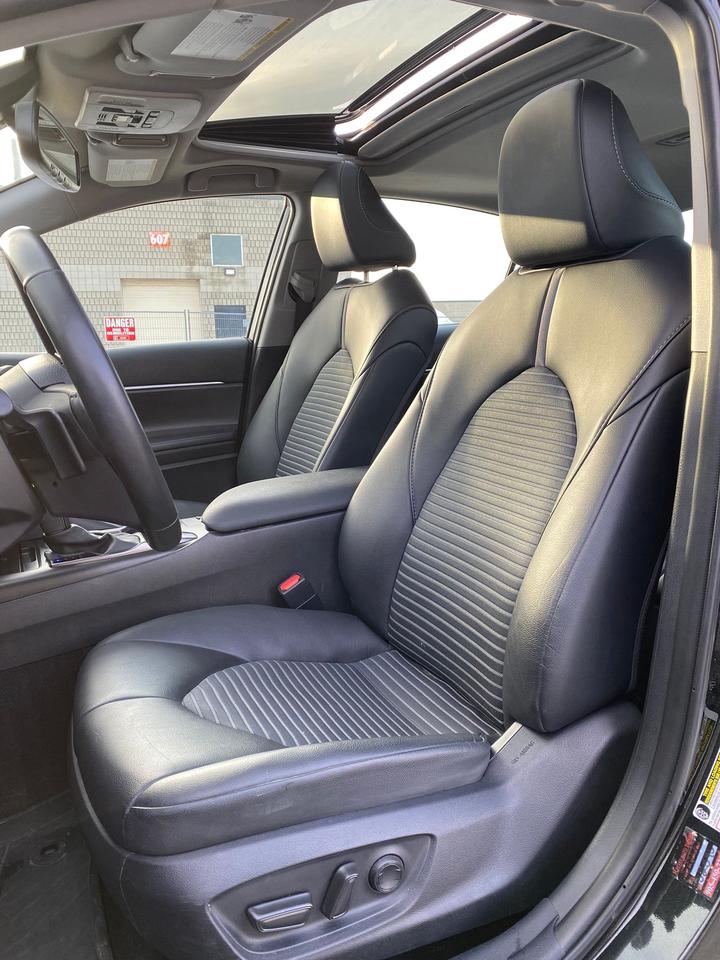 2024 Toyota Camry Hybrid SE UPGRADE | CLEAN CARFAX | LEATHER | SUNROOF Photo