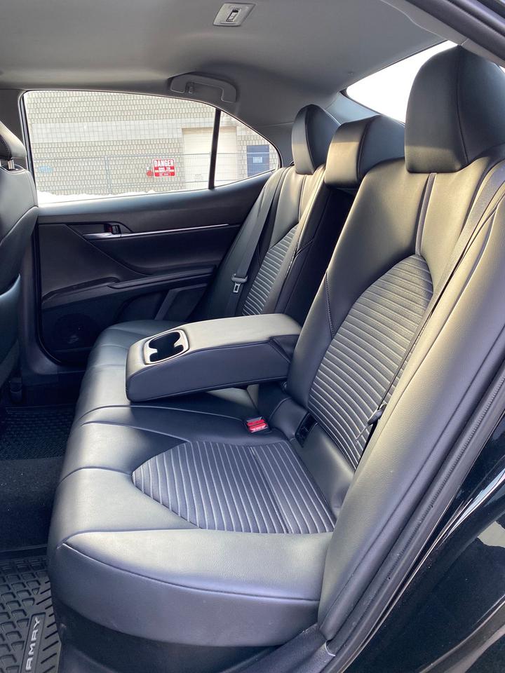 2024 Toyota Camry Hybrid SE UPGRADE | CLEAN CARFAX | LEATHER | SUNROOF Photo