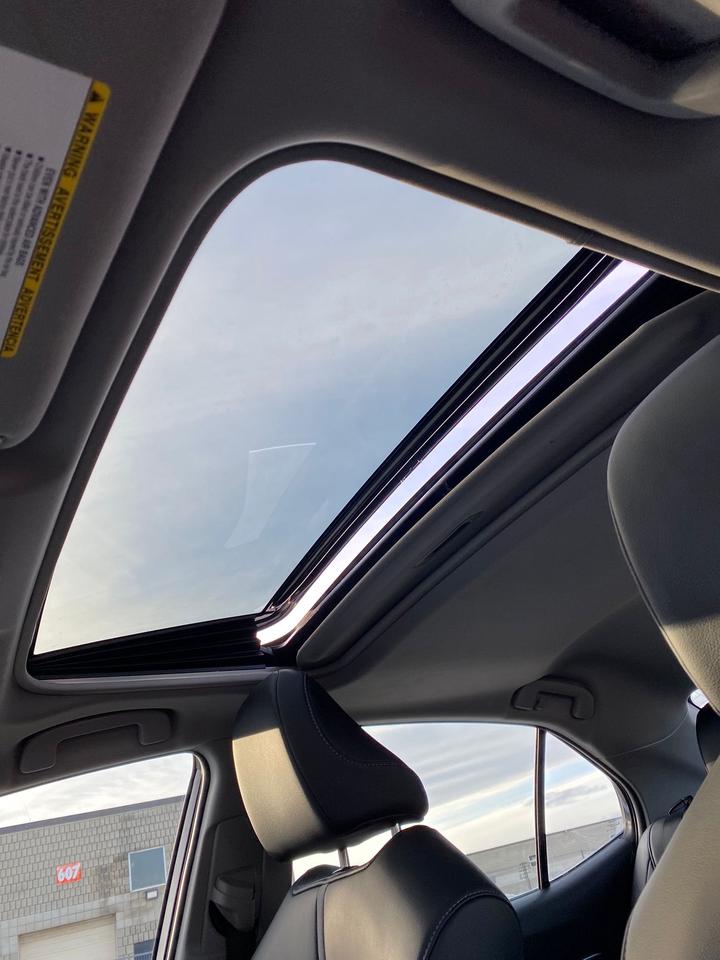 2024 Toyota Camry Hybrid SE UPGRADE | CLEAN CARFAX | LEATHER | SUNROOF Photo