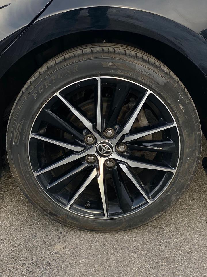 2024 Toyota Camry Hybrid SE UPGRADE | CLEAN CARFAX | LEATHER | SUNROOF Photo