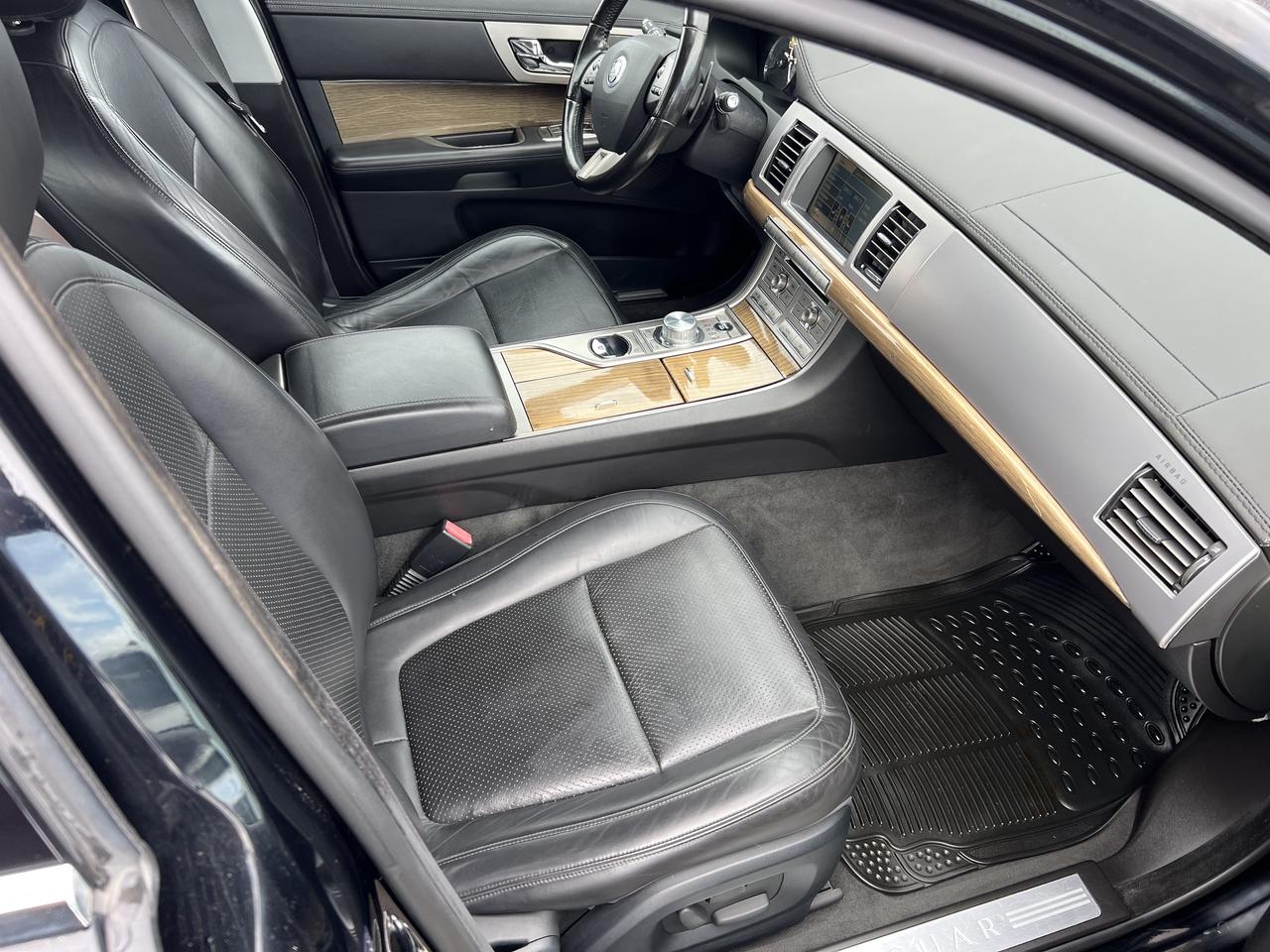 2009 Jaguar XF Premium Luxury Photo4