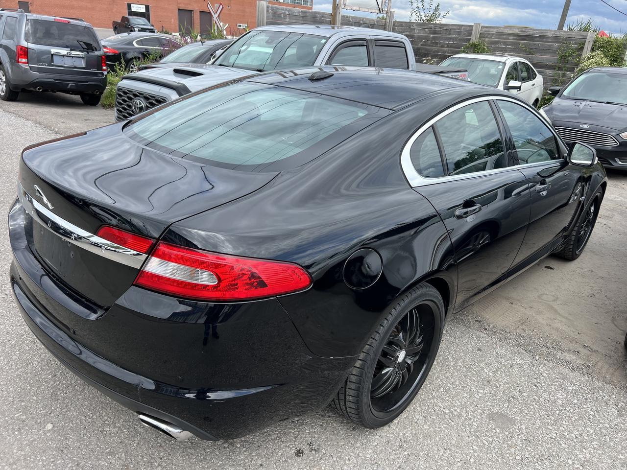 2009 Jaguar XF Premium Luxury Photo