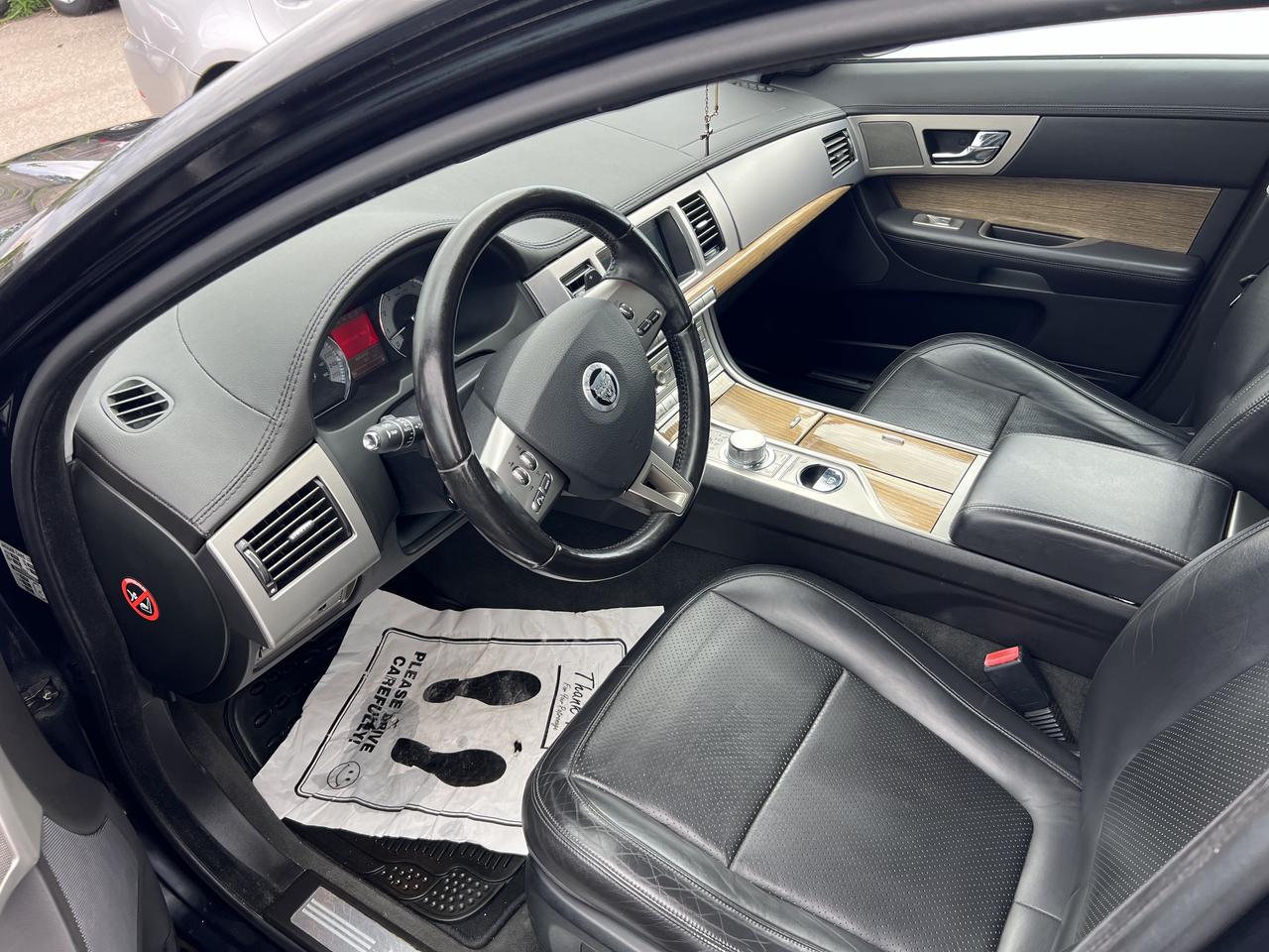 2009 Jaguar XF Premium Luxury Photo