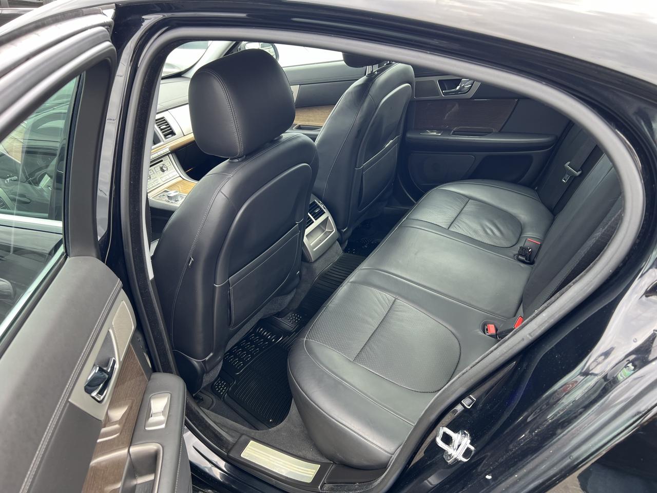 2009 Jaguar XF Premium Luxury Photo