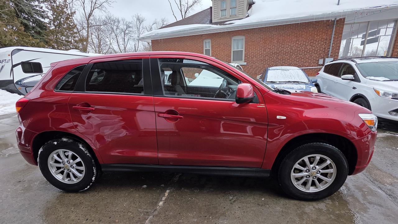2011 Mitsubishi RVR SE Photo