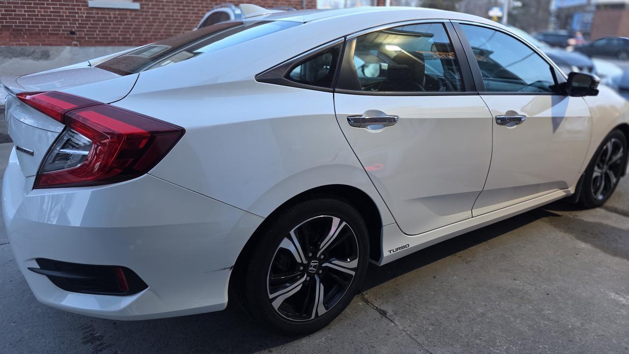 2018 Honda Civic Touring Photo