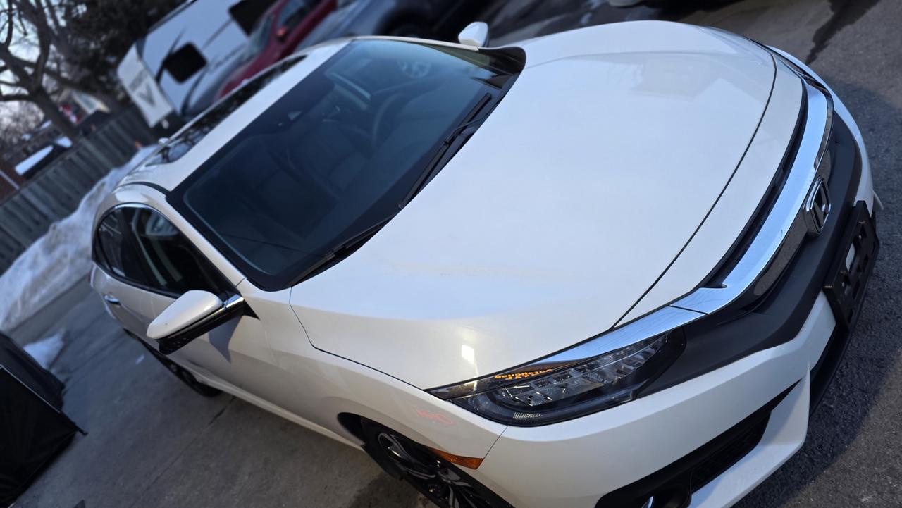 2018 Honda Civic Touring Photo