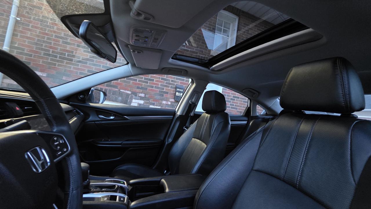 2018 Honda Civic Touring Photo