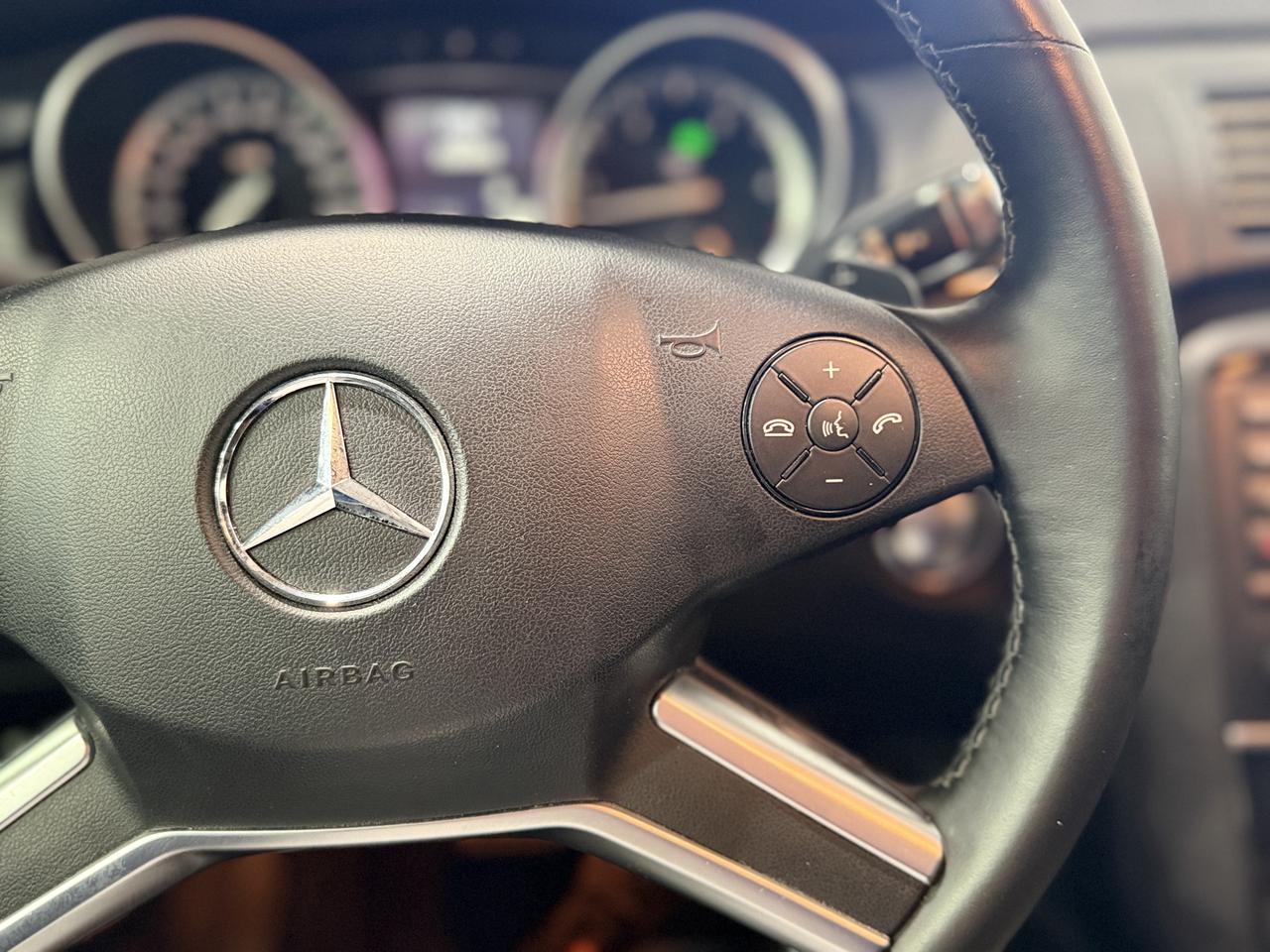 2012 Mercedes-Benz R-Class R350 BlueTEC Photo