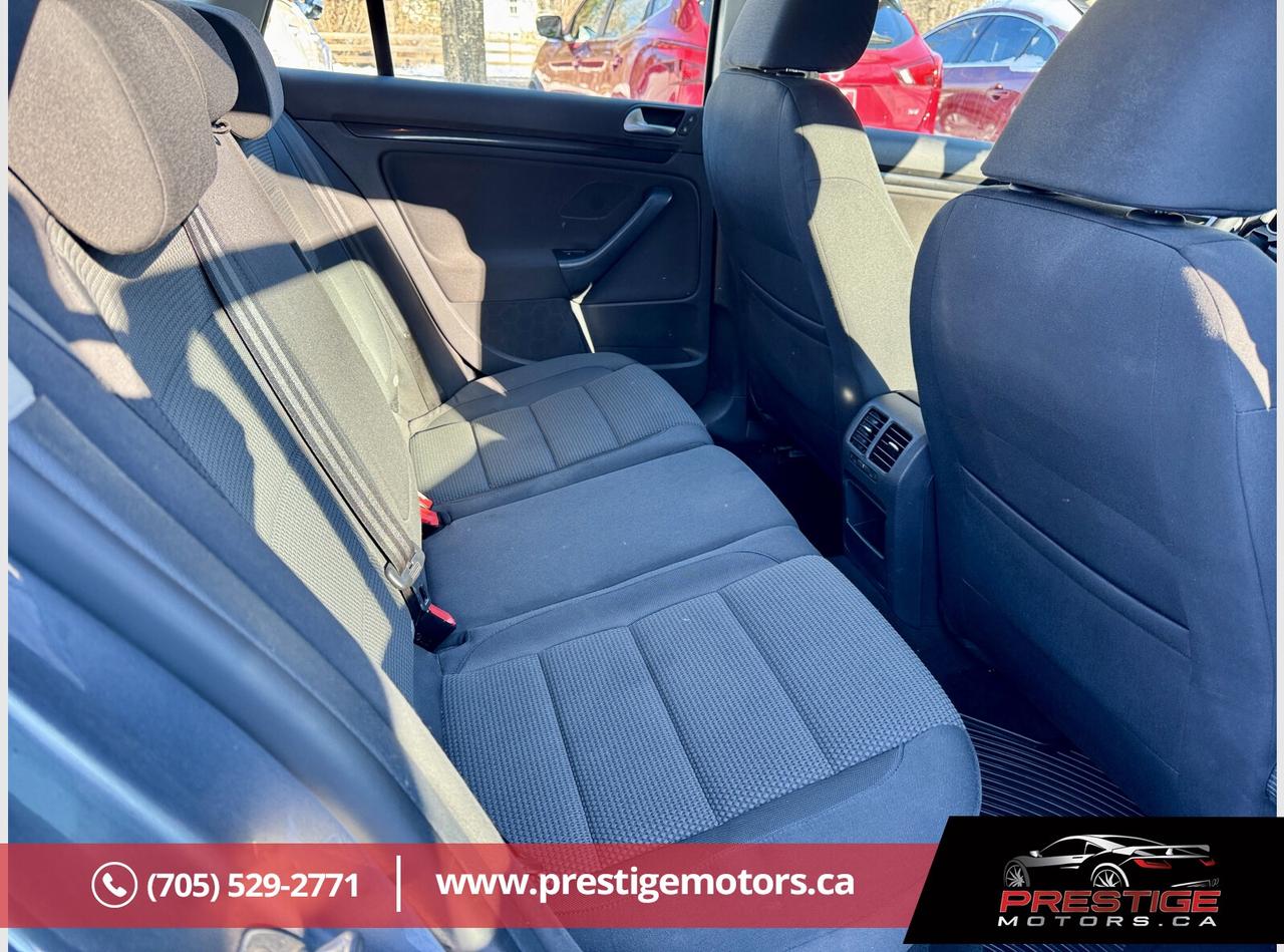 2010 Volkswagen Golf SportWagen Trendline Photo