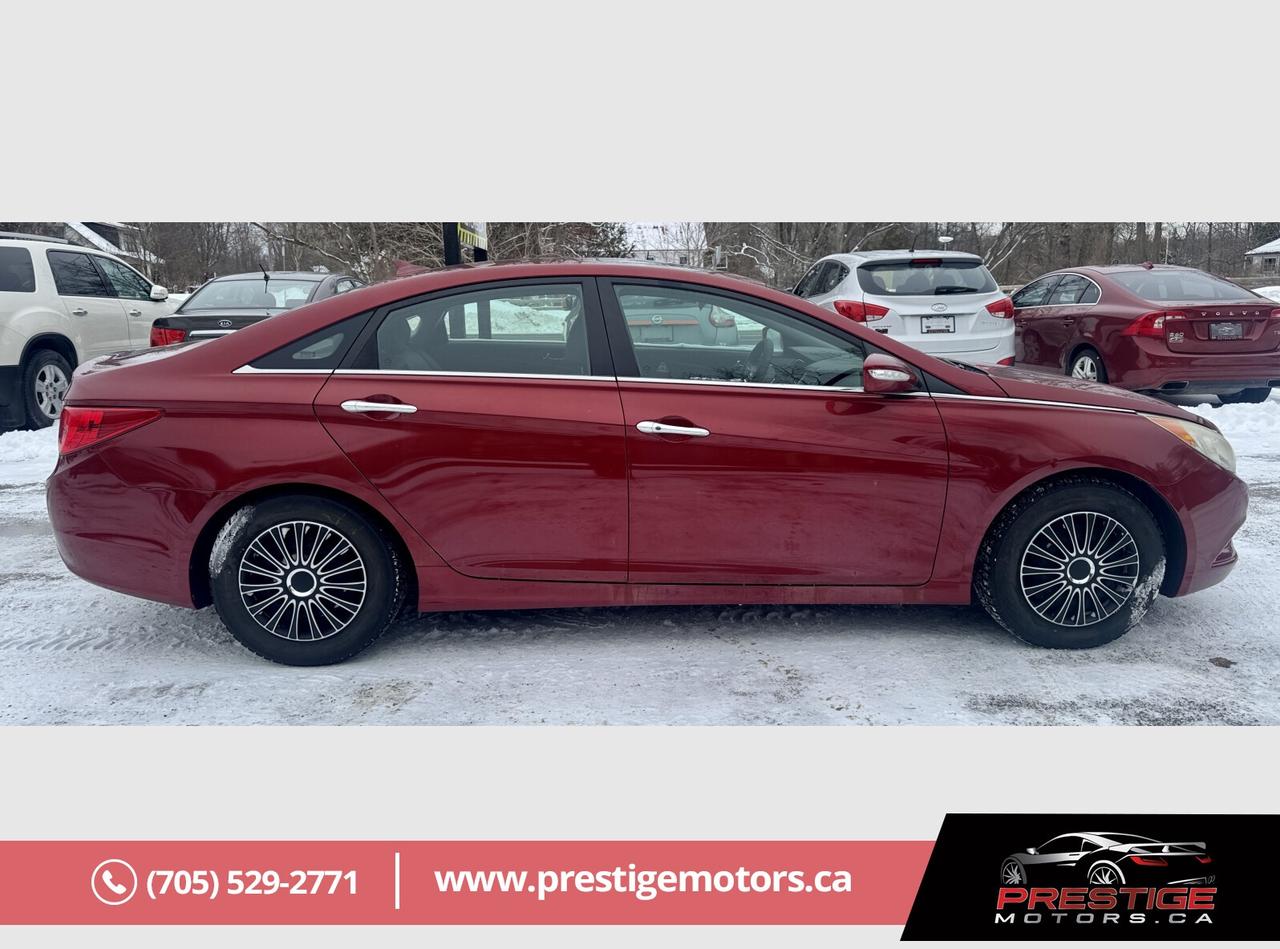 2011 Hyundai Sonata SE Photo4