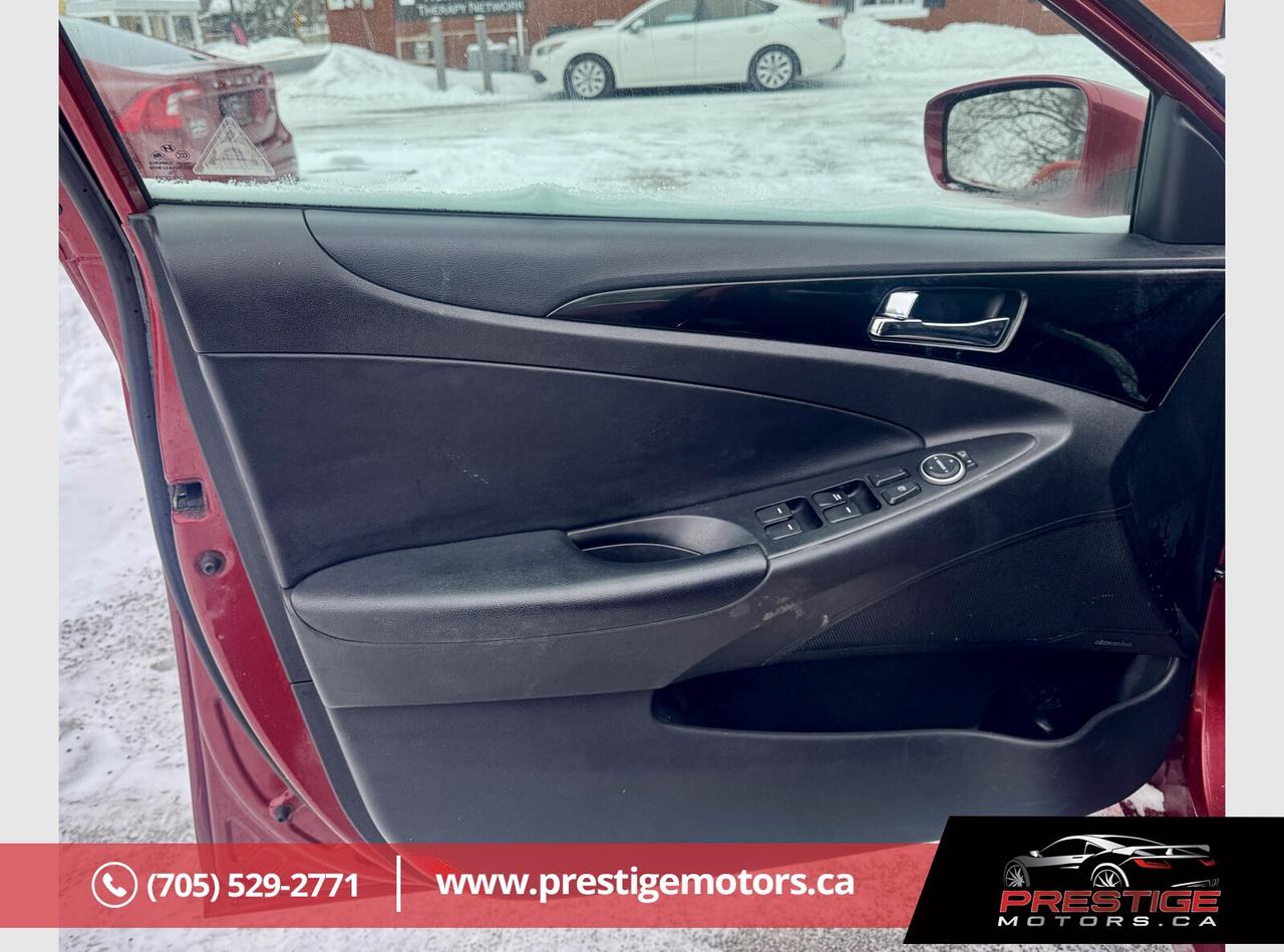 2011 Hyundai Sonata SE Photo