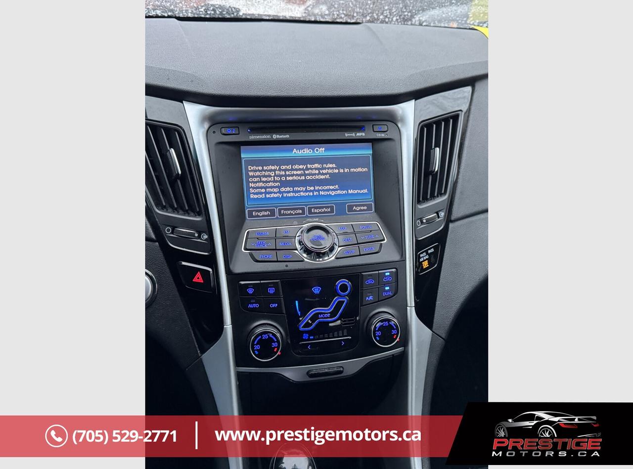 2011 Hyundai Sonata SE Photo