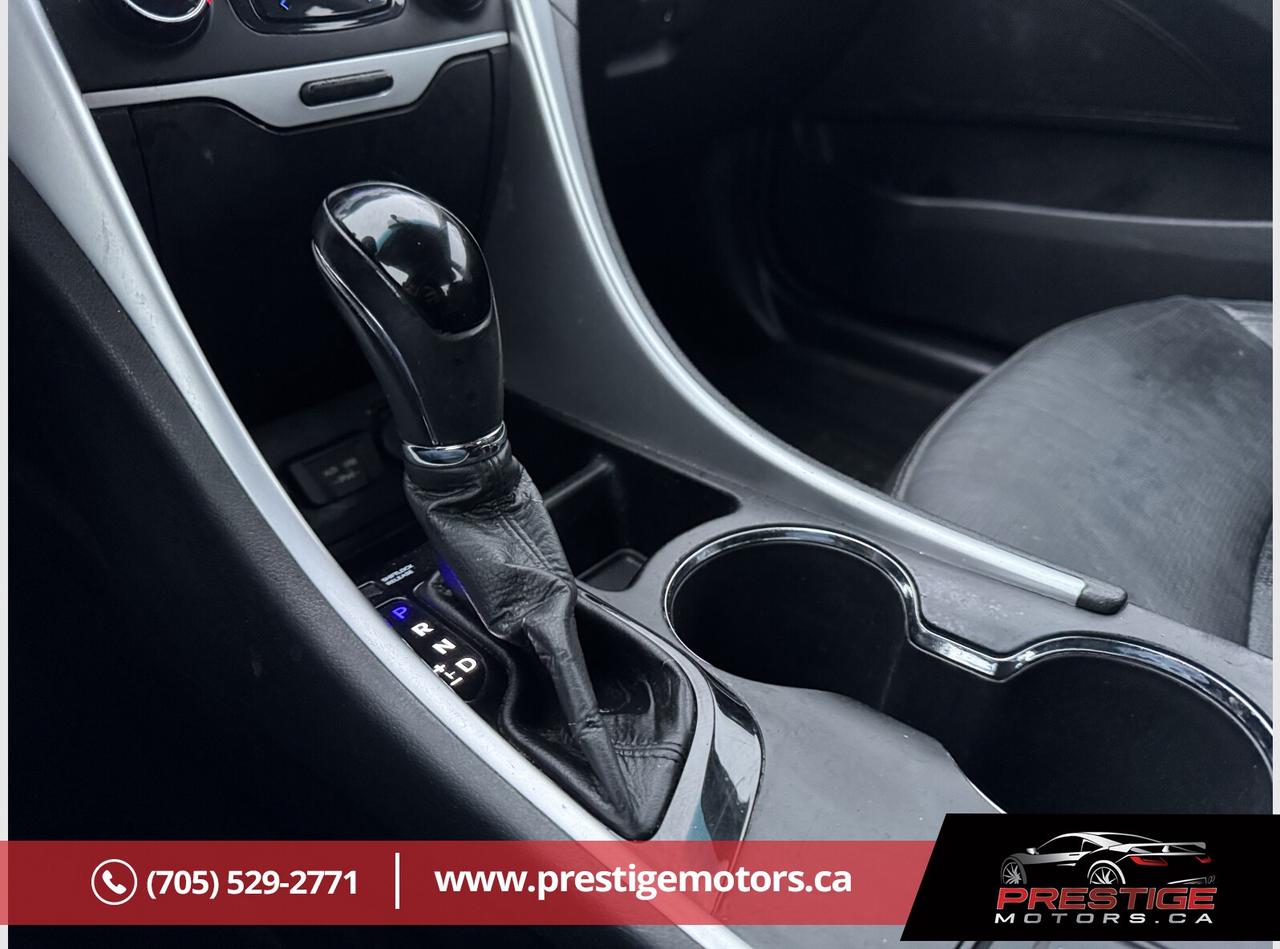 2011 Hyundai Sonata SE Photo