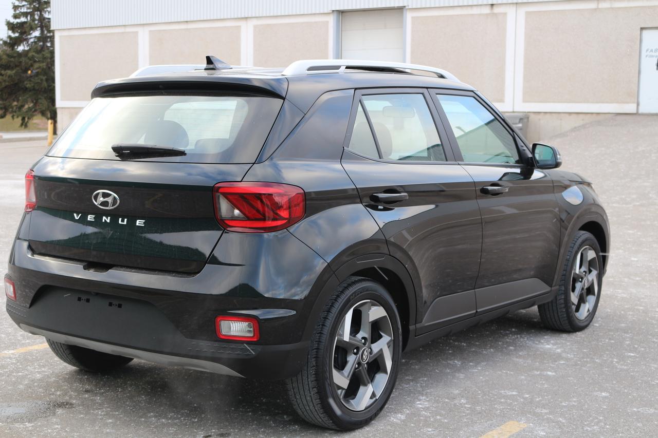 2022 Hyundai Venue SEL Photo