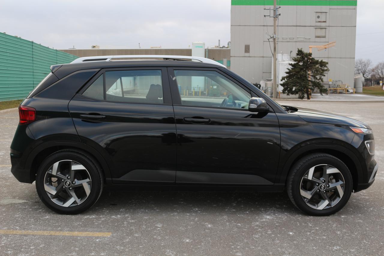 2022 Hyundai Venue SEL Photo